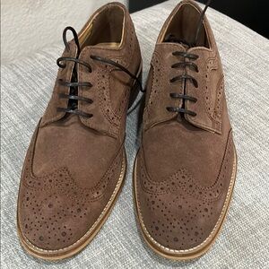 Brown Leather Oxford Shoes with Lace-Up Design